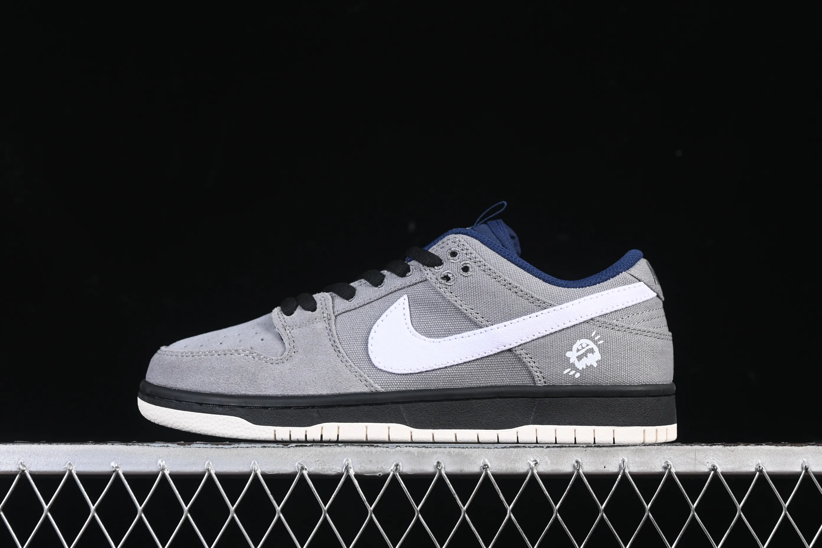 All categories Nk SB Dunk series Nk SB Dunk Low low-top sneakers Nike SB Dunk Low canvas splicing SB low-top casual sneakers DX6775-400